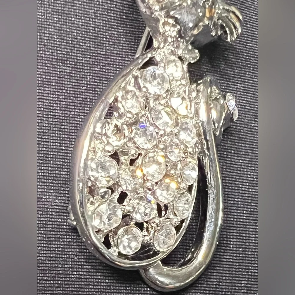 Vintage Silver Tone Cat Kitty Brooch / Pin w/ Sparkly Rhinestones
